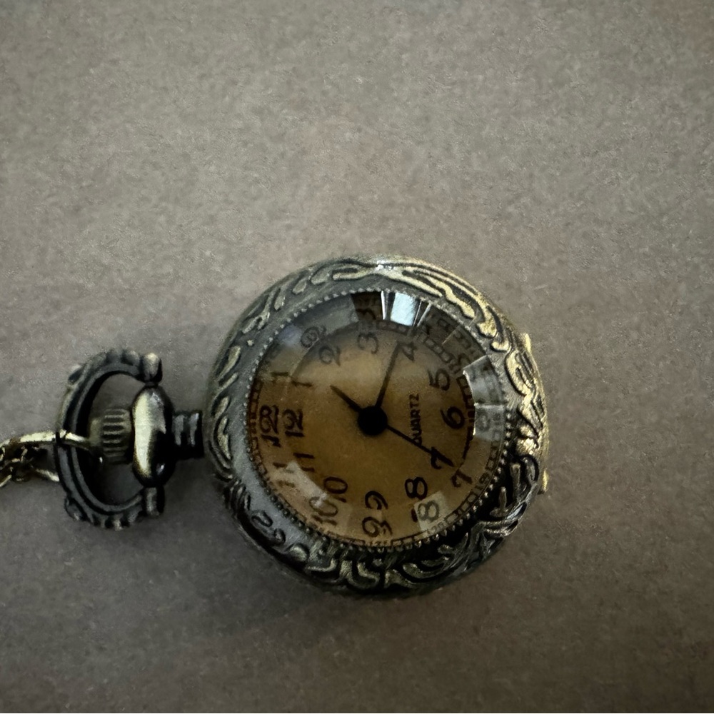 Watch Necklace - Picture 15 of 16